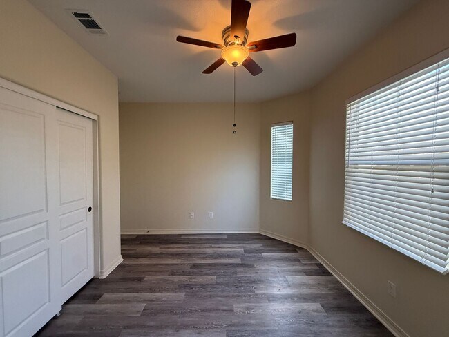 Building Photo - Beautiful Bradley Square Single Story Home With Easy Access to Shopping/101 Frwy