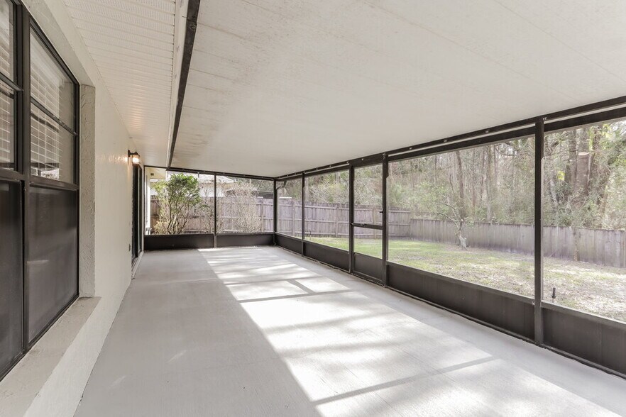 Building Photo - 9735 Fox Chapel Rd