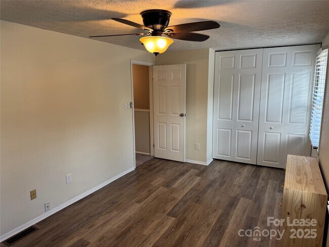 Building Photo - 1201 Scaleybark Rd