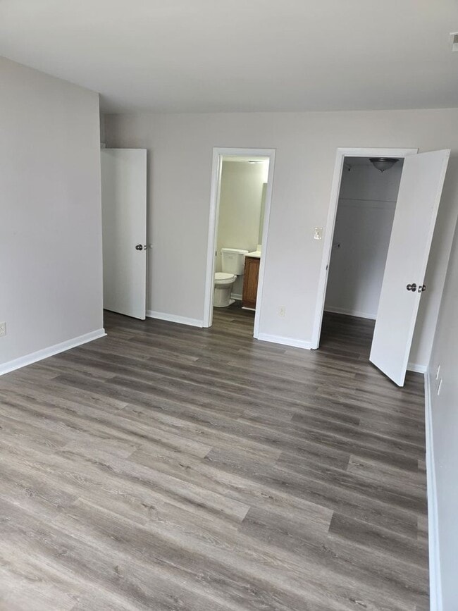 Building Photo - Newly renovated