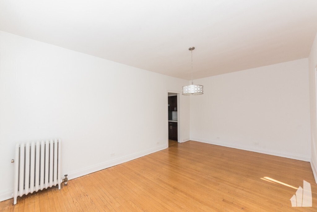 Building Photo - 1212 W Lunt Ave