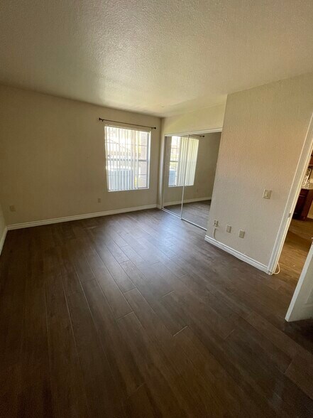 Building Photo - 2606 S Durango Dr