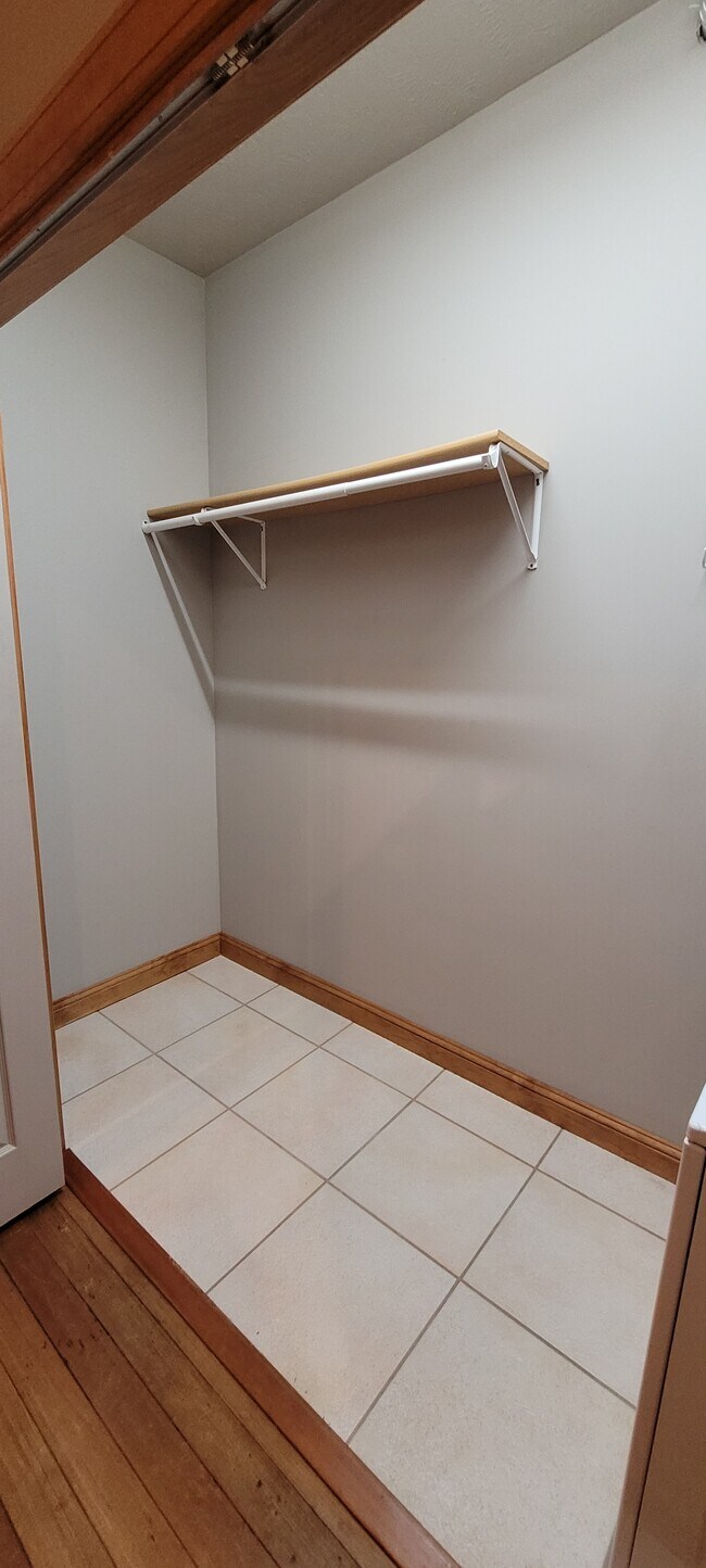 Closet - 520 W 1st St