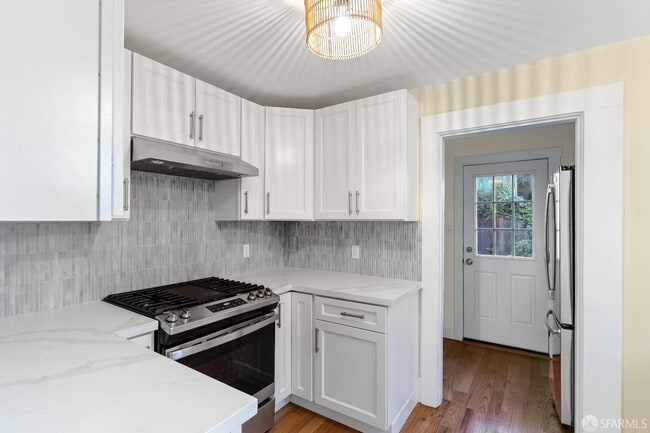 Building Photo - 689 43rd St