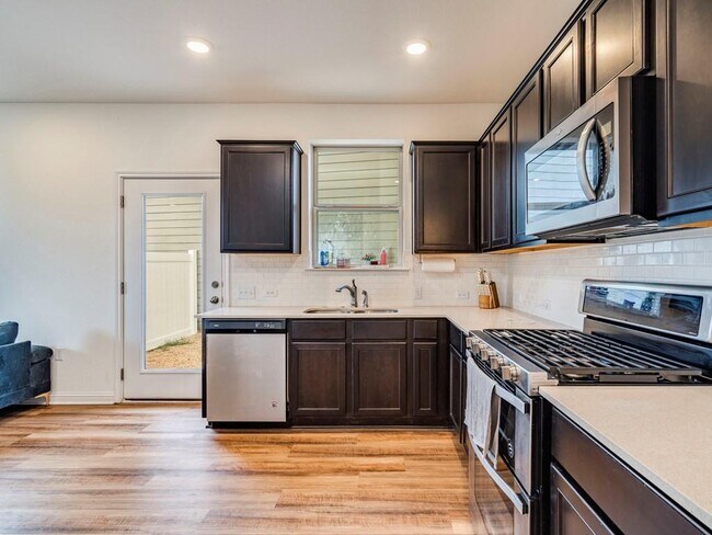 Building Photo - 7904 Mandela Bend