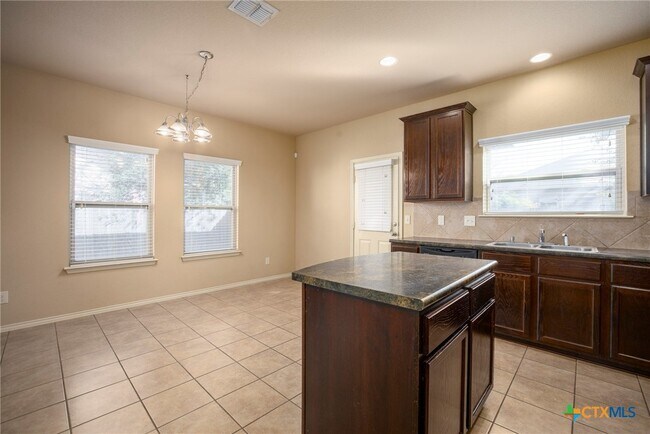 Building Photo - 433 Stonebrook Dr