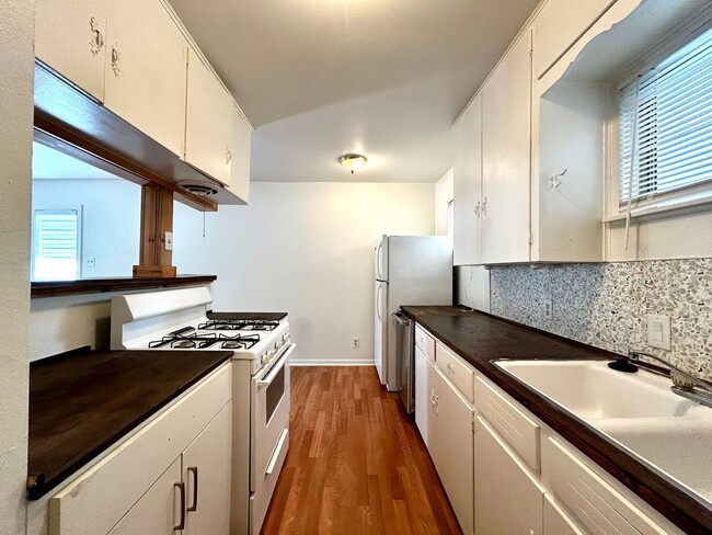 Building Photo - 3304 Tom Green St