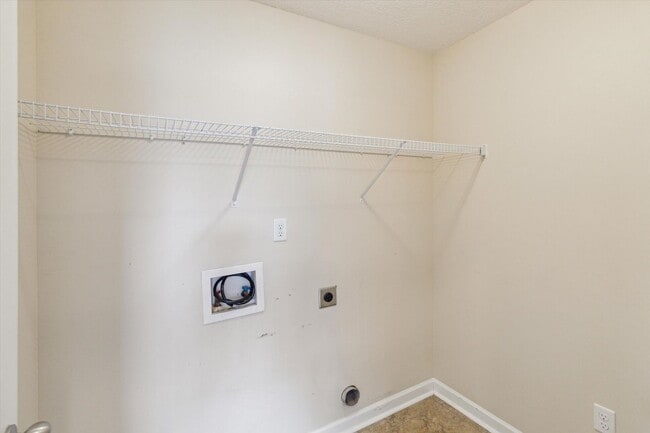 Building Photo - AVAILABLE JUNE [PETS PERMITTED]