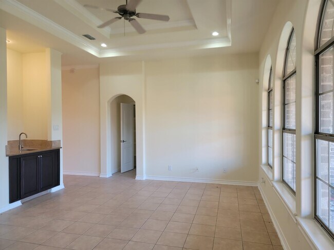 Building Photo - 3814 Crestwind Dr
