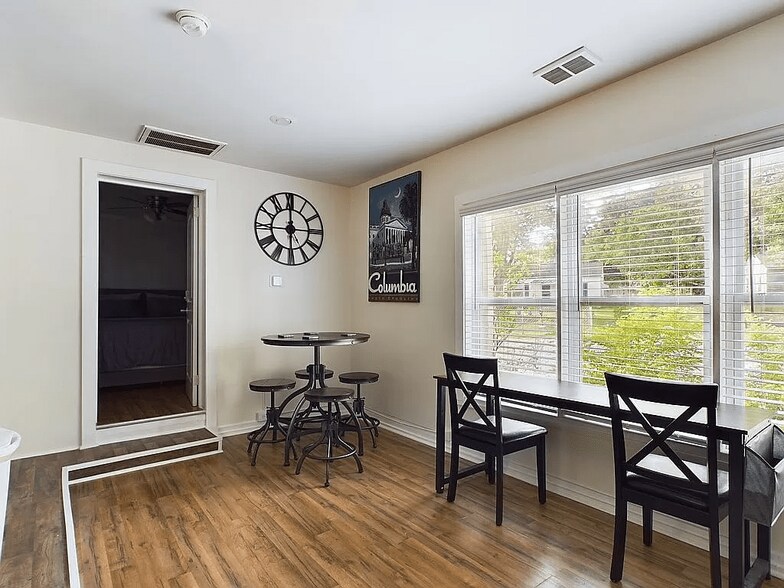 Dining Area - 3718 Live Oak St