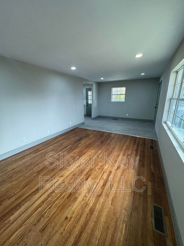 Building Photo - 406 Dodson Ave