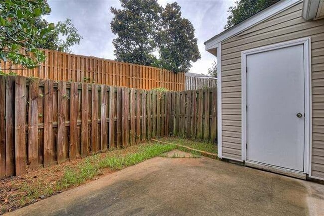 Building Photo - 521 Southern Hills Dr