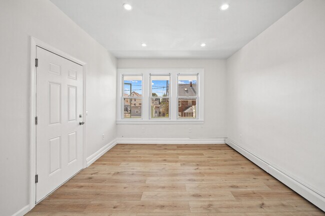 Living Area - 129 Banta Ave