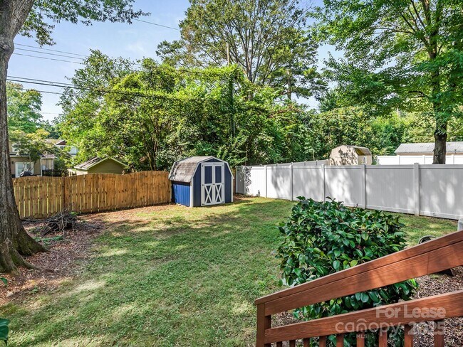 Building Photo - 2416 Chesterfield Ave