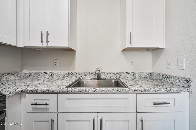 Building Photo - 7956 W Glendale Ave