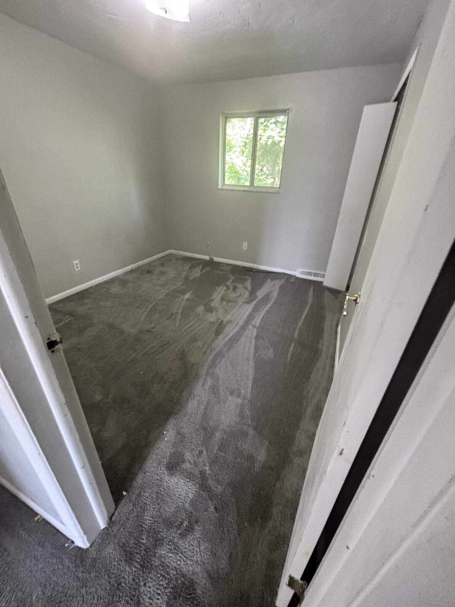 Building Photo - 12118 Center Ave