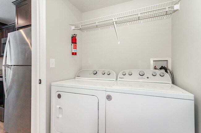 Building Photo - 652 N College St