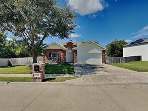 Building Photo - READY FOR MOVE IN NOW!