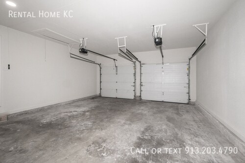 Building Photo - 8400 W 93rd St