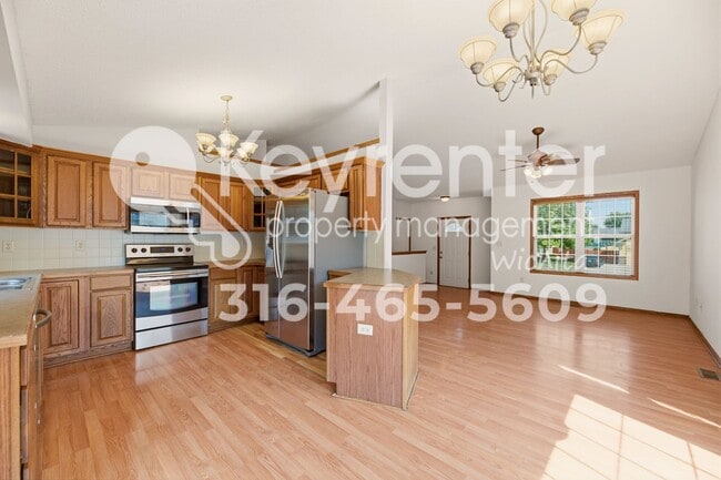 Building Photo - 827 S Sunset Cir
