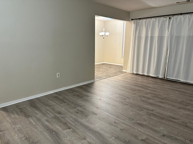 Building Photo - 2 Shrewsbury Green Dr