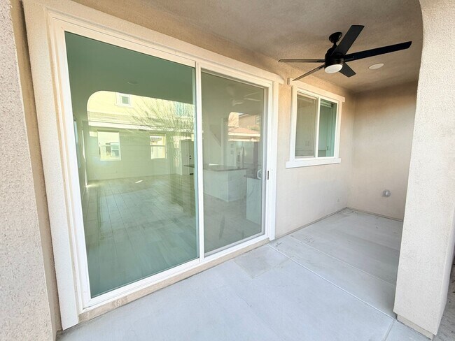 Building Photo - Beautifully upgraded home in the desirable Le Campanile Community