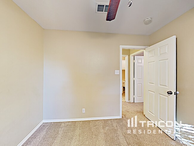 Building Photo - 1112 Brittany Dr