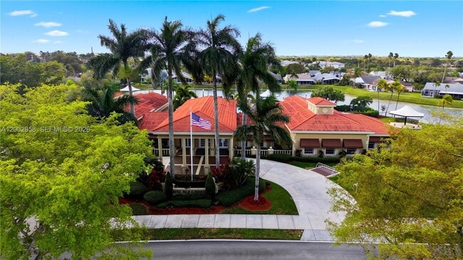 Building Photo - 2615 SE 5th Ct