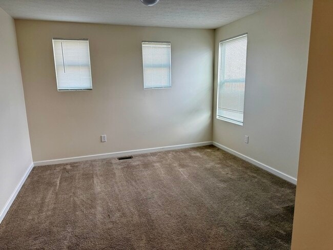 Building Photo - Spacious 4BR 2B w/ Large Backyard • Full Appliance Kitchen • 2-Car Garage in Pataskala