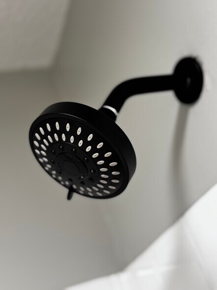 New shower head. - 122 Turnwood Ln