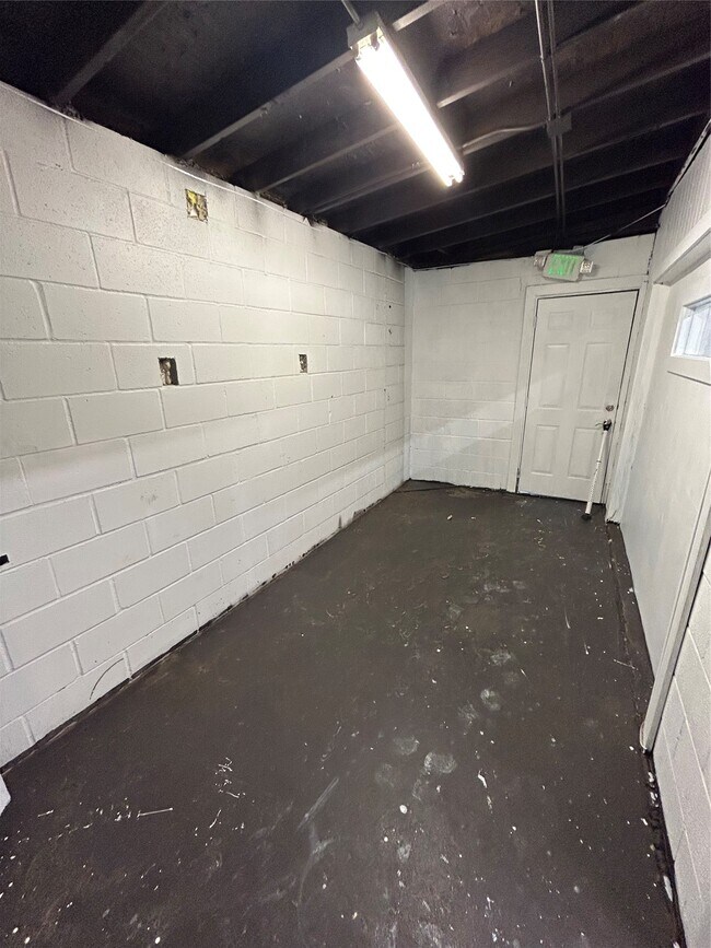 Building Photo - 1804 N Main St