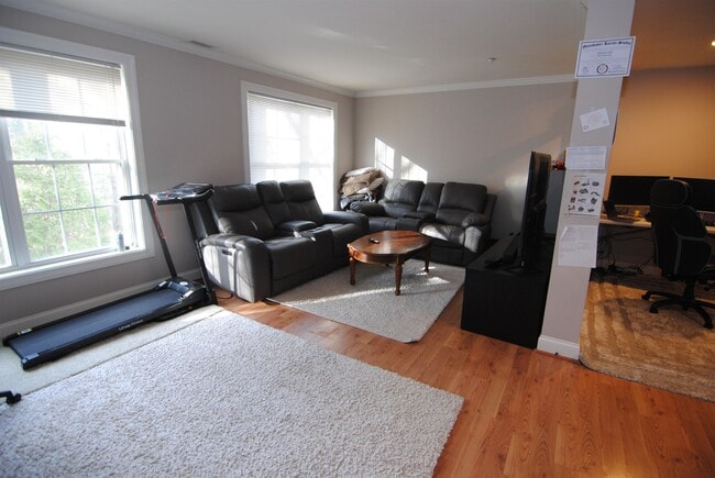 Building Photo - 3 Maple Ridge Dr