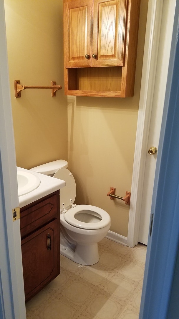 Building Photo - Cute 3 Bed/1 & 1/2 Bath, House located in the heart of St. B!