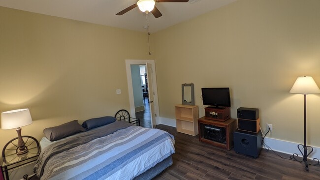 Building Photo - 1738 Allen St