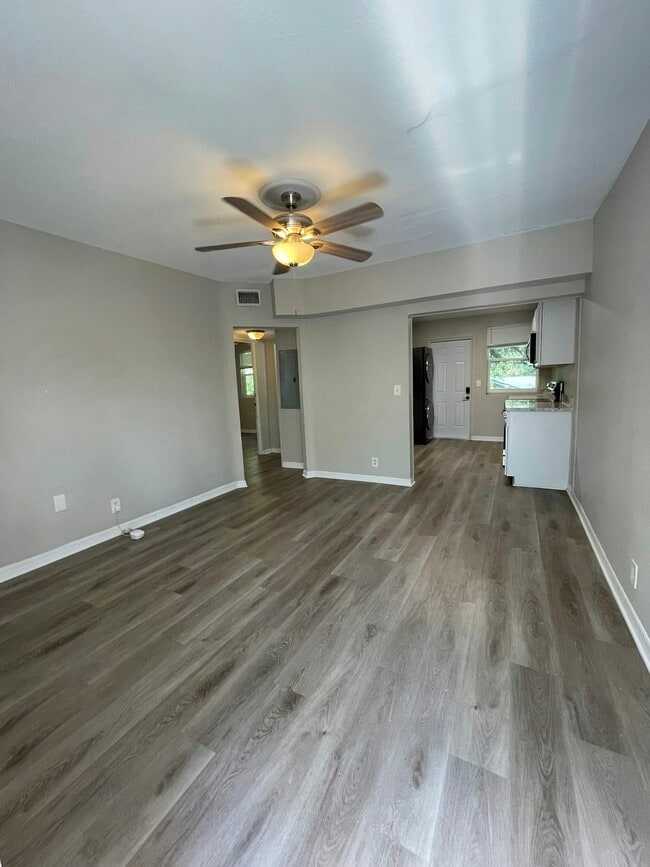 Building Photo - 1575 W 19th St