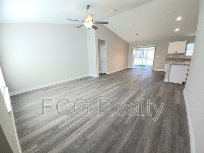 Building Photo - 8500 N Sussex Dr