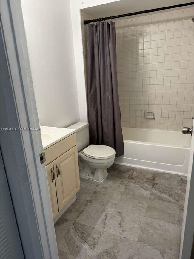 Building Photo - 9999 Summerbreeze Dr