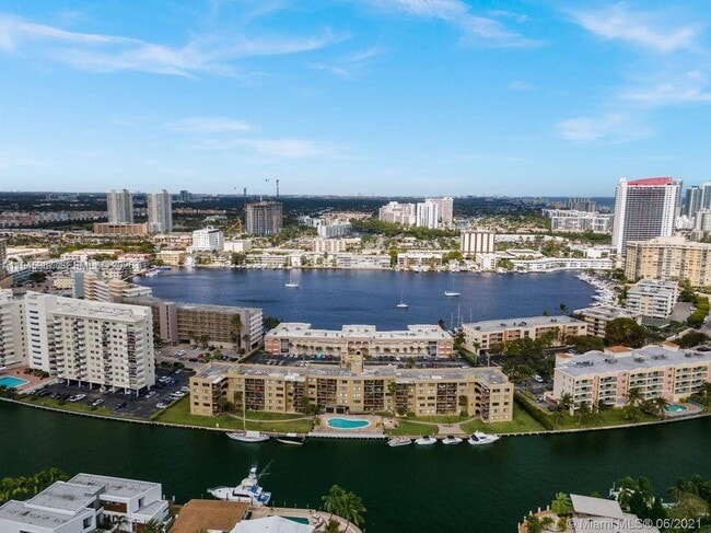 Building Photo - 301 Golden Isles Dr