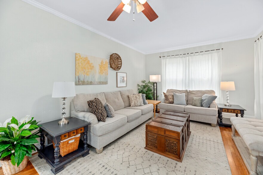 Building Photo - 425 N Bluff Ave