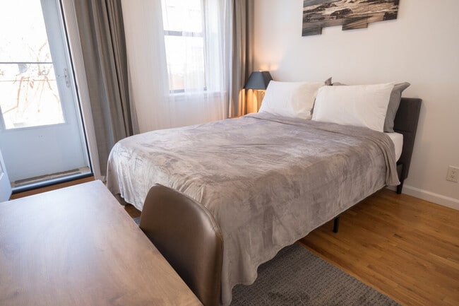 Building Photo - 301 E 104th St