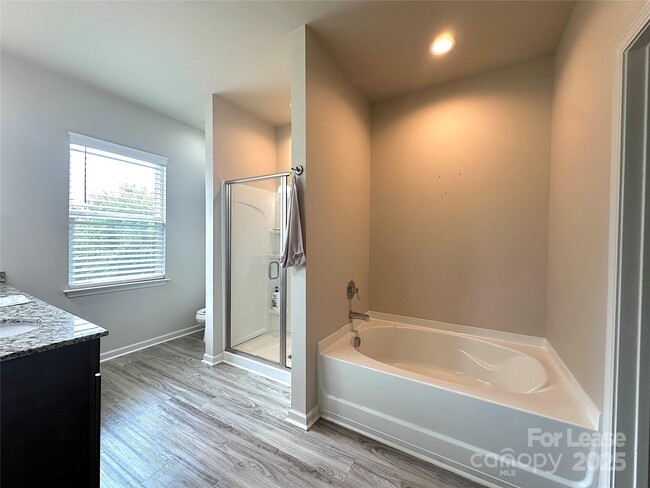 Building Photo - 228 Overstone Ct