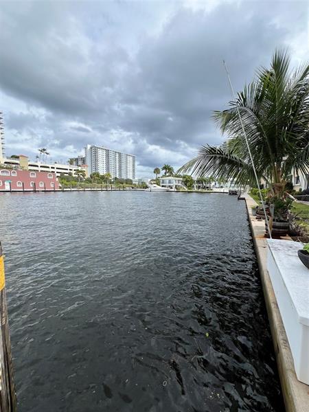 Building Photo - 3111 NE 29th St