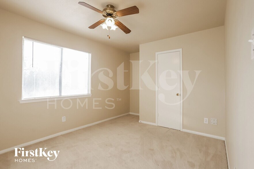 Building Photo - 19931 Arrowsmith Dr