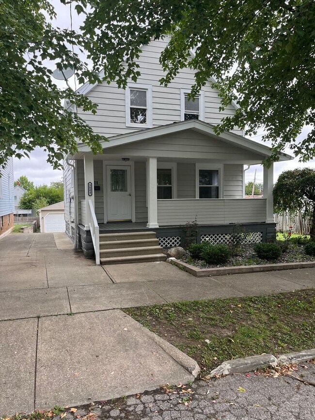 Building Photo - Old Brooklyn Area - 3 Bedroom Single Famil...