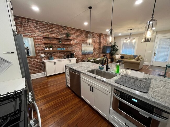 Building Photo - Dennison Ave 866-868 CR