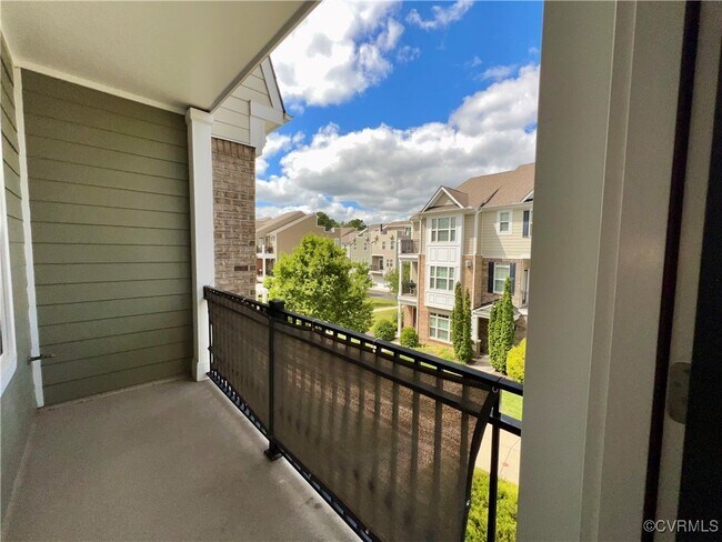 Building Photo - 3924 Village Townes Walk