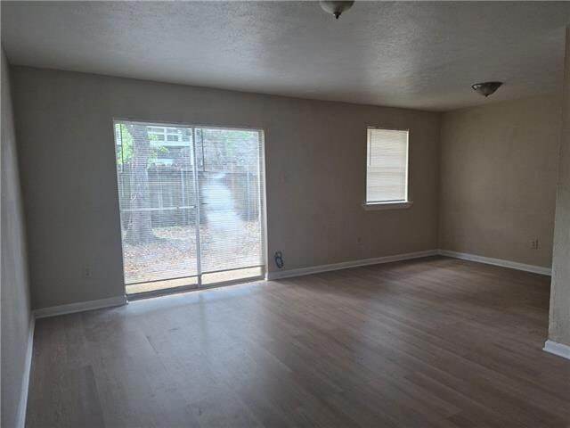 Building Photo - 924 E Monterey Ct