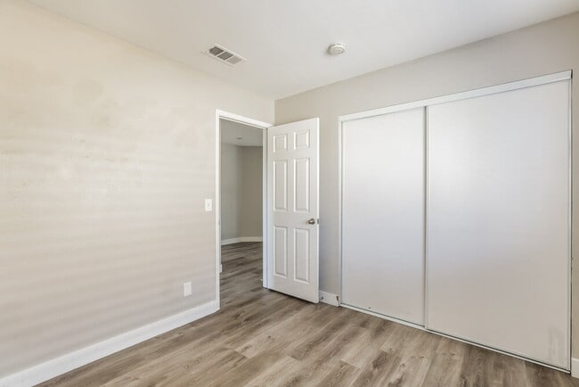 Building Photo - 2435 Sunset Peak St