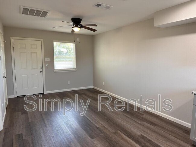 Building Photo - 11015 I-30 Frontage Rd