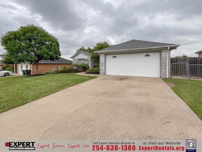 Building Photo - A Beautifully Updated 3-Bedroom Home that ...